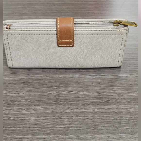 Fossil Clutch Leather Wallet. Gray w/brown strap - Picture 13 of 16